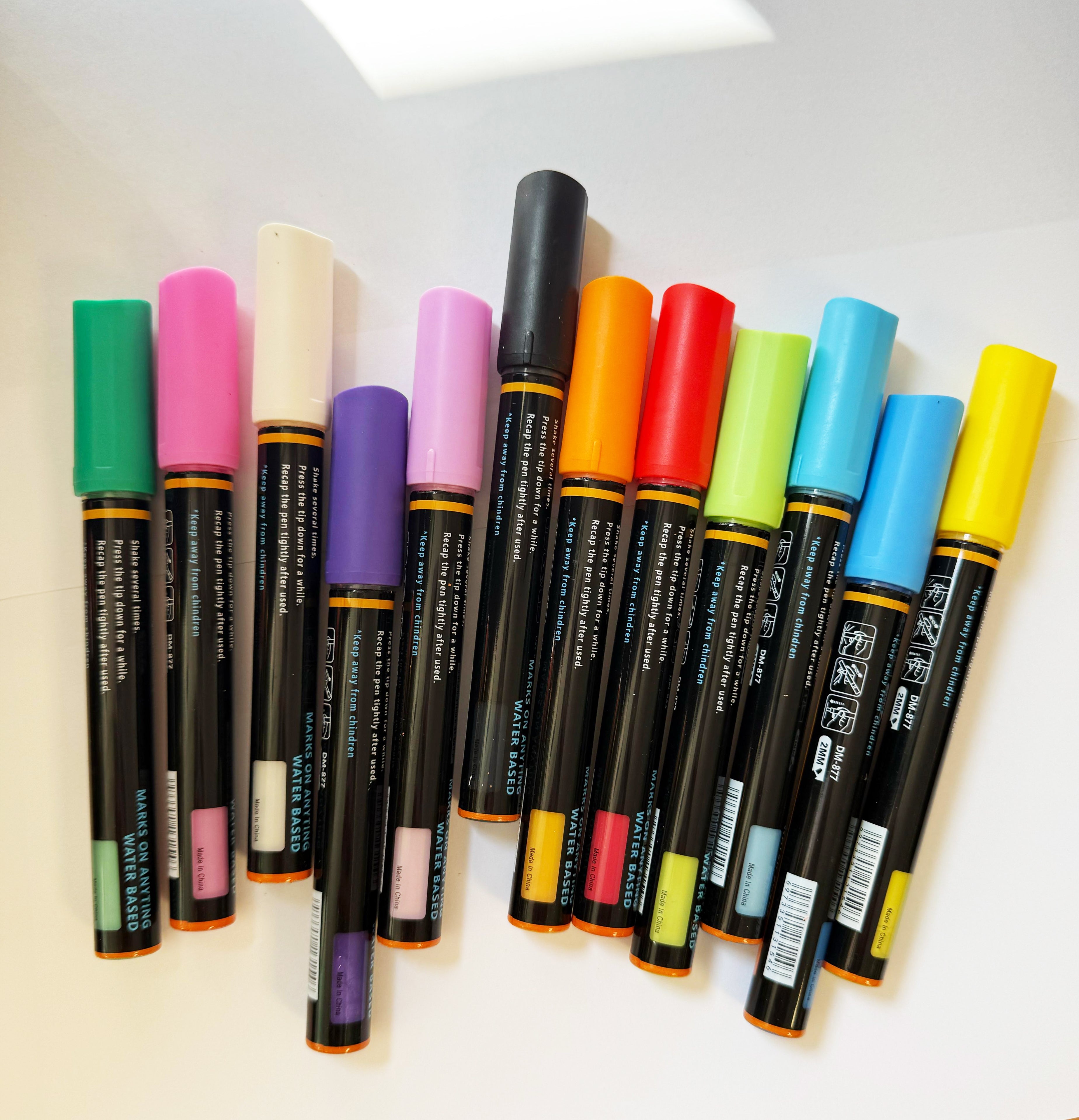 Set 12 de markere cu vopsea acrilica, Zola, varf 2 mm, rezistente la apa, pentru pictura pe hartie, panza, piatra, sticla, lemn, textile si ceramica, uscare rapida, multicolore Set 12 de markere cu vopsea acrilica, Zola, varf 2 mm, rezistente la apa, pentru pictura pe hartie, panza, piatra, sticla, lemn, textile si ceramica, uscare rapida, multicolore